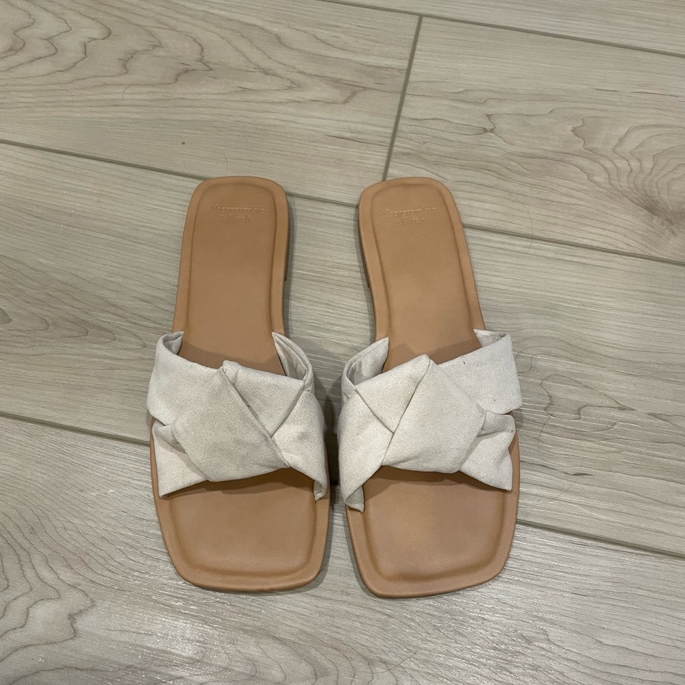 ABERCROMBIE AND FITCH SANDALS